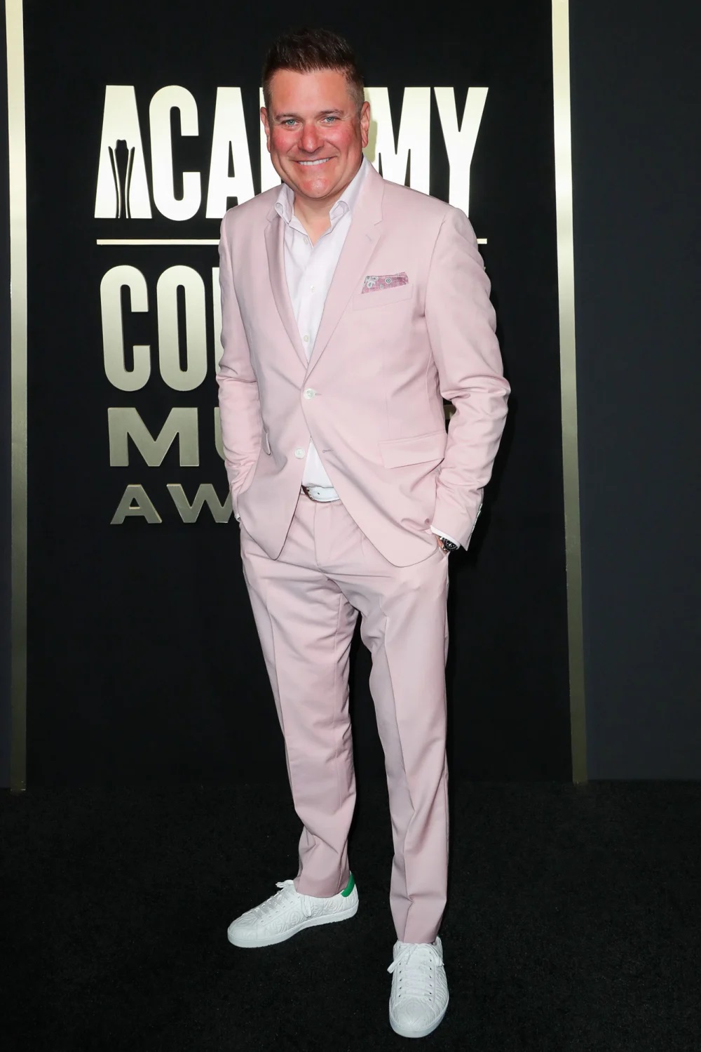Jay DeMarcus sported a pastel suit.