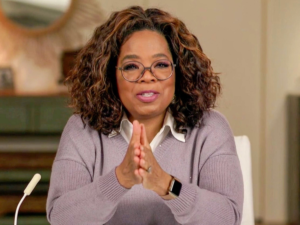 Oprah Winfrey Helps Distribute Emergency Supplies to Maui Fire Victims
